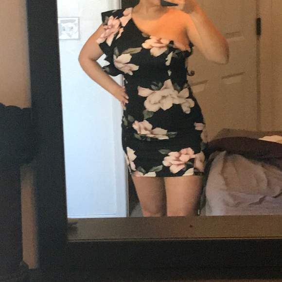 Dress - Picture 6 of 8